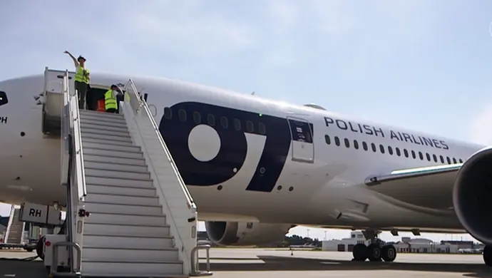 LOT: personel pokładowy pilnie poszukiwany