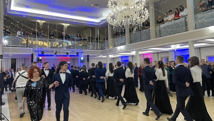 Odtańczyli poloneza i zakończyli studniówkowy maraton