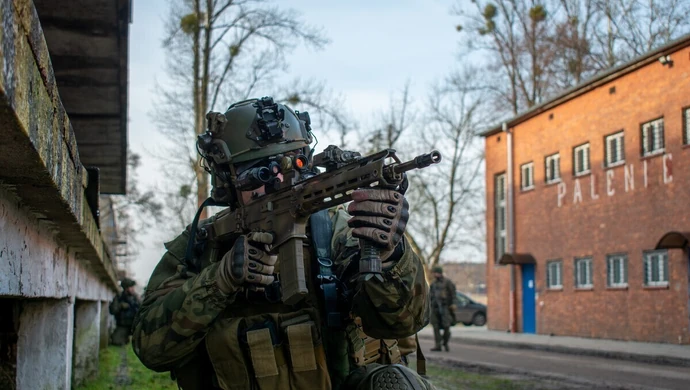 Szturmowali, walczyli i przeszukiwali