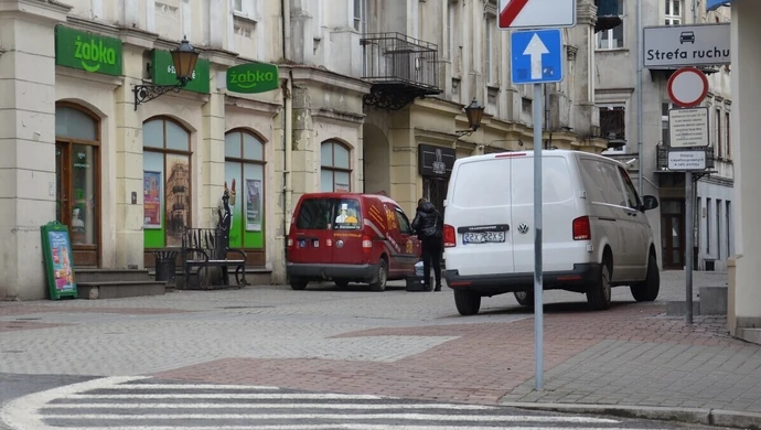 Czy taksówkarze powinni wjeżdżać na Stare Miasto w Piotrkowie? 