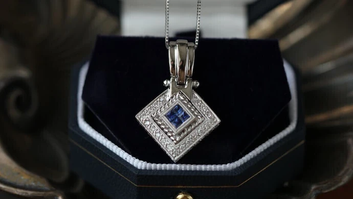 Wiosna 2023 – do jakiej stylizacji pasuje biżuteria z kamieniami naturalnymi?