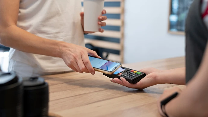 Dlaczego warto wdrażać płatności bezgotówkowe?