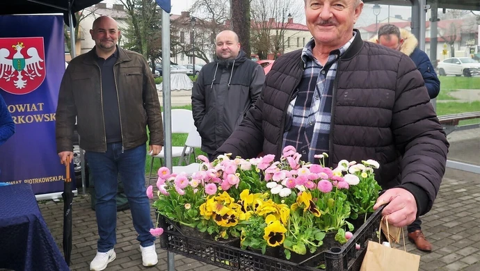 Oddaj nakrętki, odbierz drzewko lub nasiona