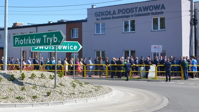 Golesze z nowoczesną szkołą i nową drogą [ZDJĘCIA]