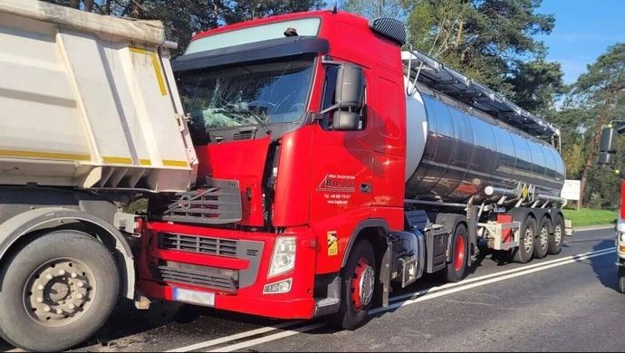 Zderzenie ciężarówek na DK12 w Przygłowie