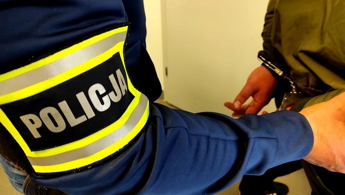 Pijany domagał się alkoholu. Nie spodziewał się, kto stoi za jego plecami