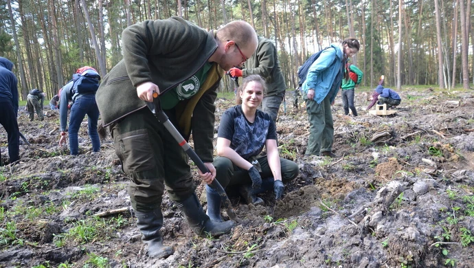 Posadzili drzewa w Uszczynie [ZDJĘCIA]