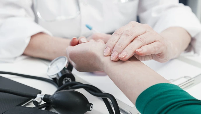 Gdzie szukać pomocy medycznej w majówkę?