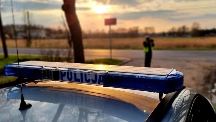 Kierowca nie miał uprawnień, a pasażer był poszukiwany