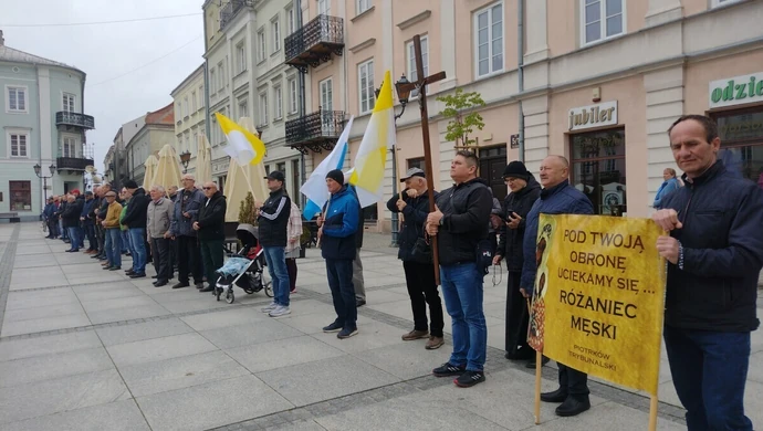 Jubileuszowy Męski Publiczny Różaniec w Piotrkowie za nami