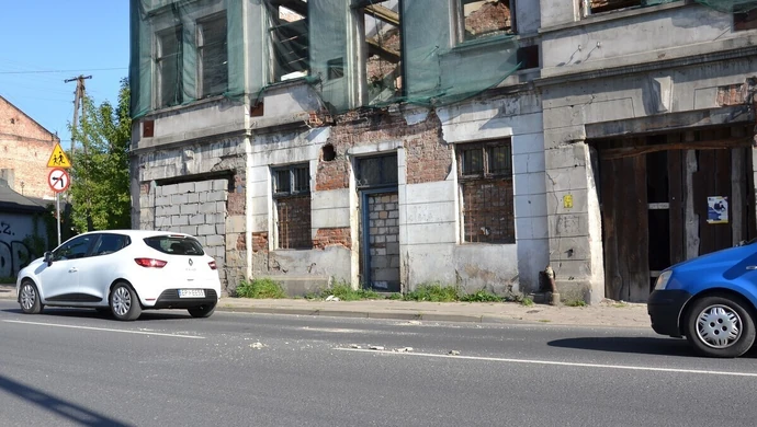 Kamienica przy Wojska Polskiego sypie się... na ulicę
