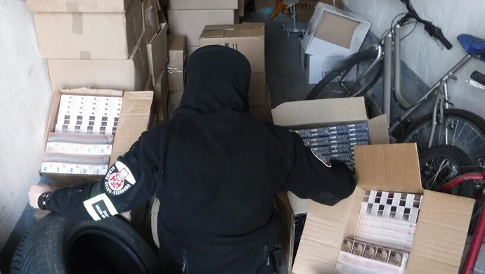 Przechwycili tysiące papierosów i blisko 200 litrów alkoholu
