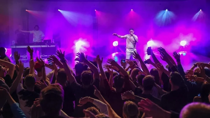 &#8222;Będzie, będzie zabawa, będzie się działo!&#8221;. Gwiazdy na scenach Piotrkowa i regionu