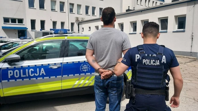 Zgłosił się na policję, nie wiedząc, że jest poszukiwany