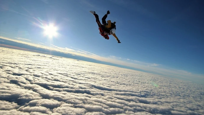 Skoki spadochronowe Piotrków Trybunalski &#8211; skacz w centrum Polski