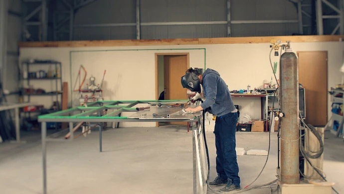 Zarękawki ochronne – bezpieczne przedramiona i ramiona w miejscu pracy