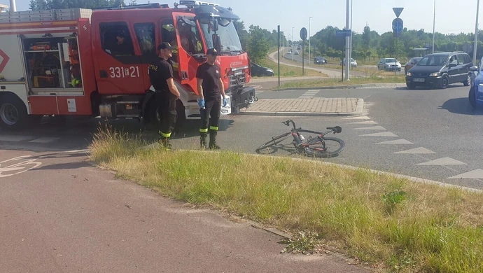 Potrącenie rowerzysty przy alei 800-lecia w Piotrkowie (ZDJĘCIA)