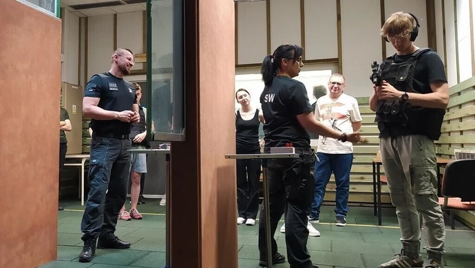 Młodzież w więziennych murach