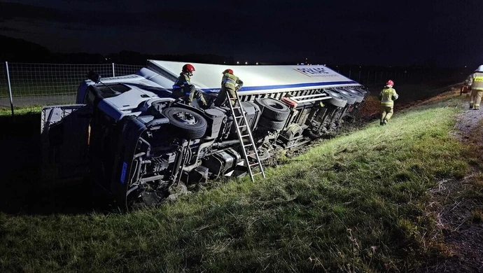 Ciężarówka wypadła z A1