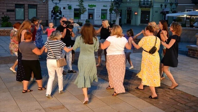 Wspólnie tańczyli w Rynku Trybunalskim