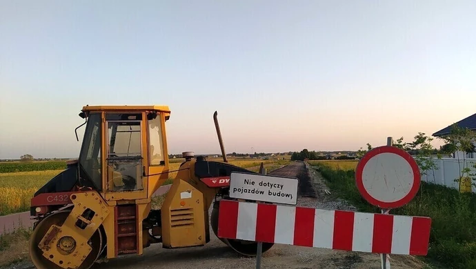 Modernizują drogę pod Piotrkowem