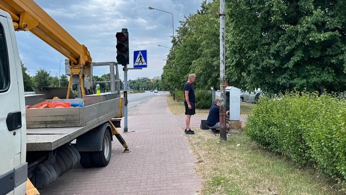 Naprawiają światła