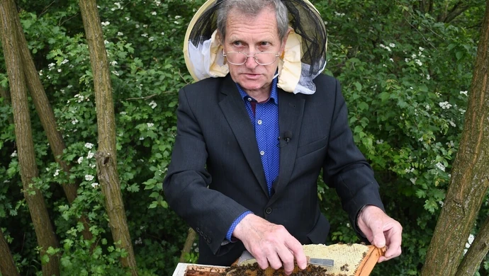 450 litrów miodu z miejskiej pasieki