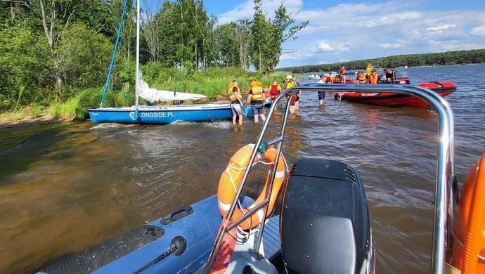 Żaglówka przewróciła się na Zalewie Sulejowskim