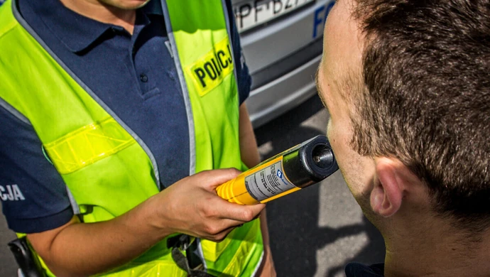 39-latek jechał "wężykiem". Miał 3,5 promila