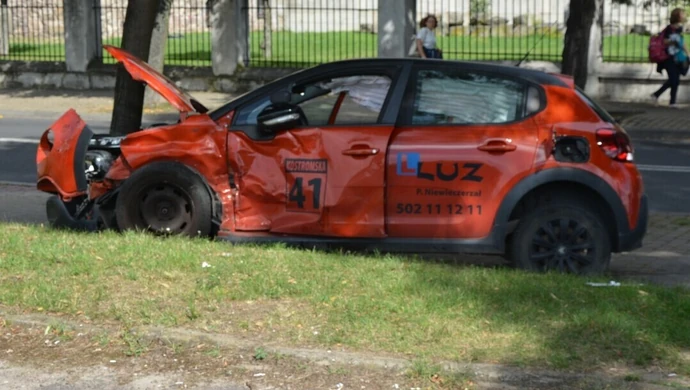 Wypadek pod zamkiem. Hyundai uderzył w "elkę"