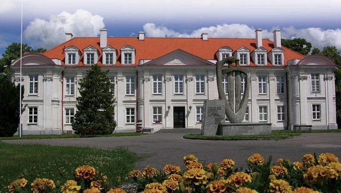 Coraz więcej dziewcząt trafia do klas mundurowych