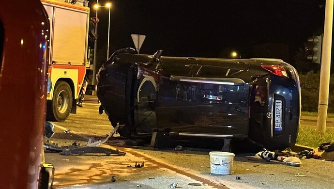 Groźny wypadek na skrzyżowaniu Sikorskiego i Concordii (ZDJĘCIA)