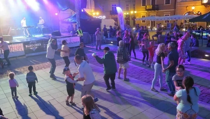Kolejna miejska potańcówka na Rynku Trybunalskim