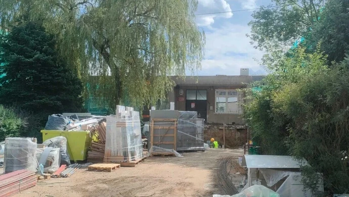 Czy zdążą przed pierwszym dzwonkiem?