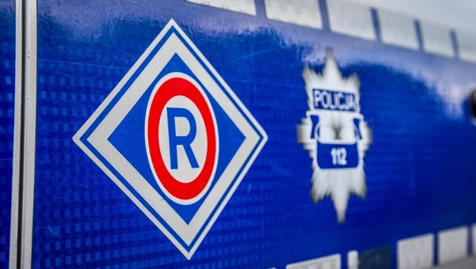 W drodze na lotnisko staranował bmw. Był pijany