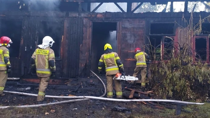 Kłęby dymu nad Piotrkowem. Poważny pożar w okolicy jeziora Bugaj (ZDJĘCIA)