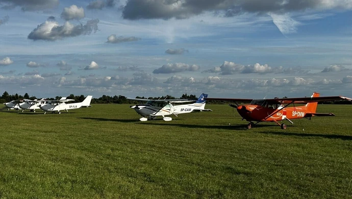 Zrzucają szczepionki z samolotów