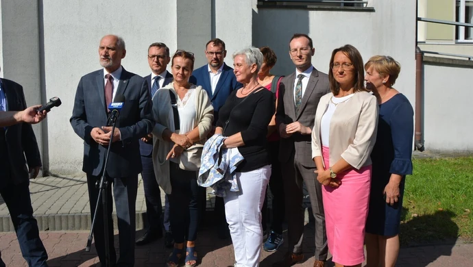 "To my ratowaliśmy szpital!" - konferencja prasowa Prawa i Sprawiedliwości