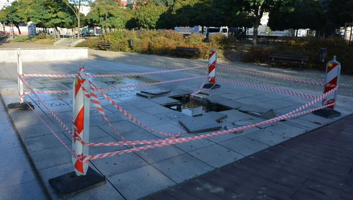 Kiedy naprawią fontannę na piotrkowskiej "Krzywdzie"?