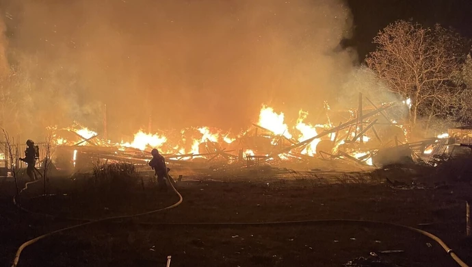 Pożar, zerwane linie i połamane drzewa. Wichura nad Piotrkowem i regionem