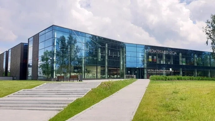 Wystawa Elżbiety Makagon i koncert BezNut w Mediatece 800-lecia