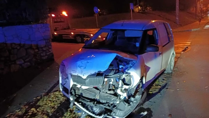 Zderzenie dwóch aut przy zamku