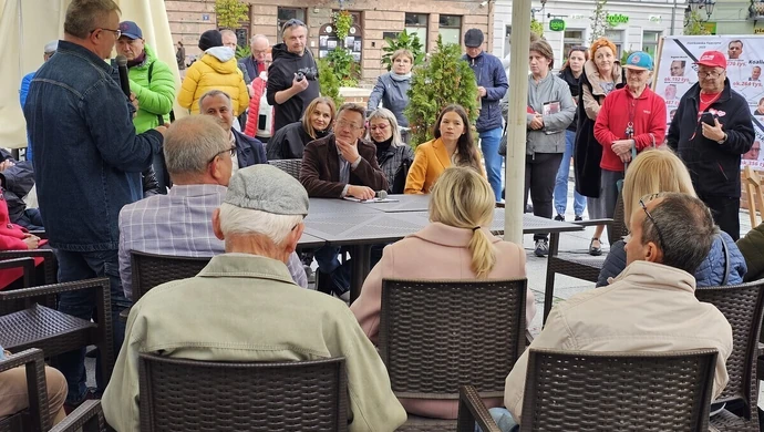 Kandydaci "opozycji demokratycznej" odpowiadali na pytania mieszkańców