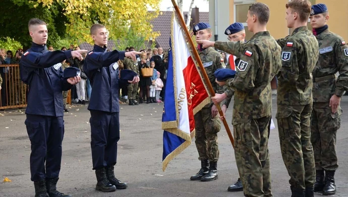 Klasy mundurowe ślubowały [ZDJĘCIA]