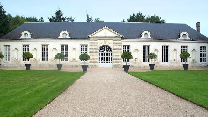 Spędź noc jak król. Wybieramy pałac z noclegiem pod Warszawą