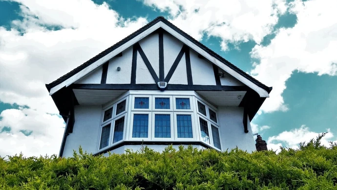 Ocieplenie poddasza domu: Pianka PUR otwarto-komórkowa — idealne rozwiązanie