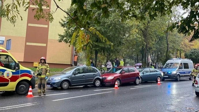 Zderzenie trzech samochodów na Kostromskiej