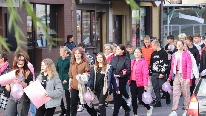 Włączyli się w Marsz Różowej Wstążki [zdjęcia]