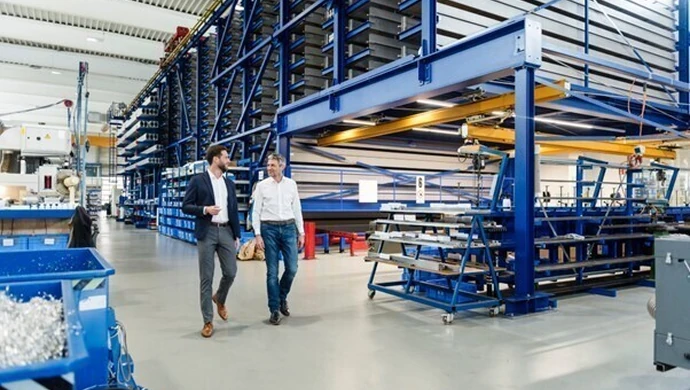 Jak zadbać o czystość na hali produkcyjnej?