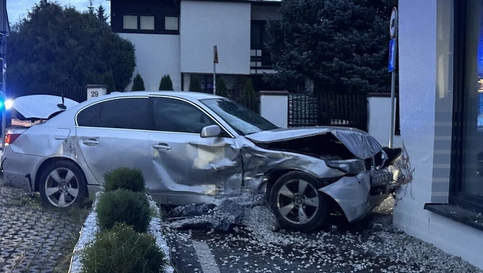 Wypadek na skrzyżowaniu Polnej i Źródlanej. Dwie osoby ranne (ZDJĘCIA)